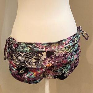 Shakti Side String Short